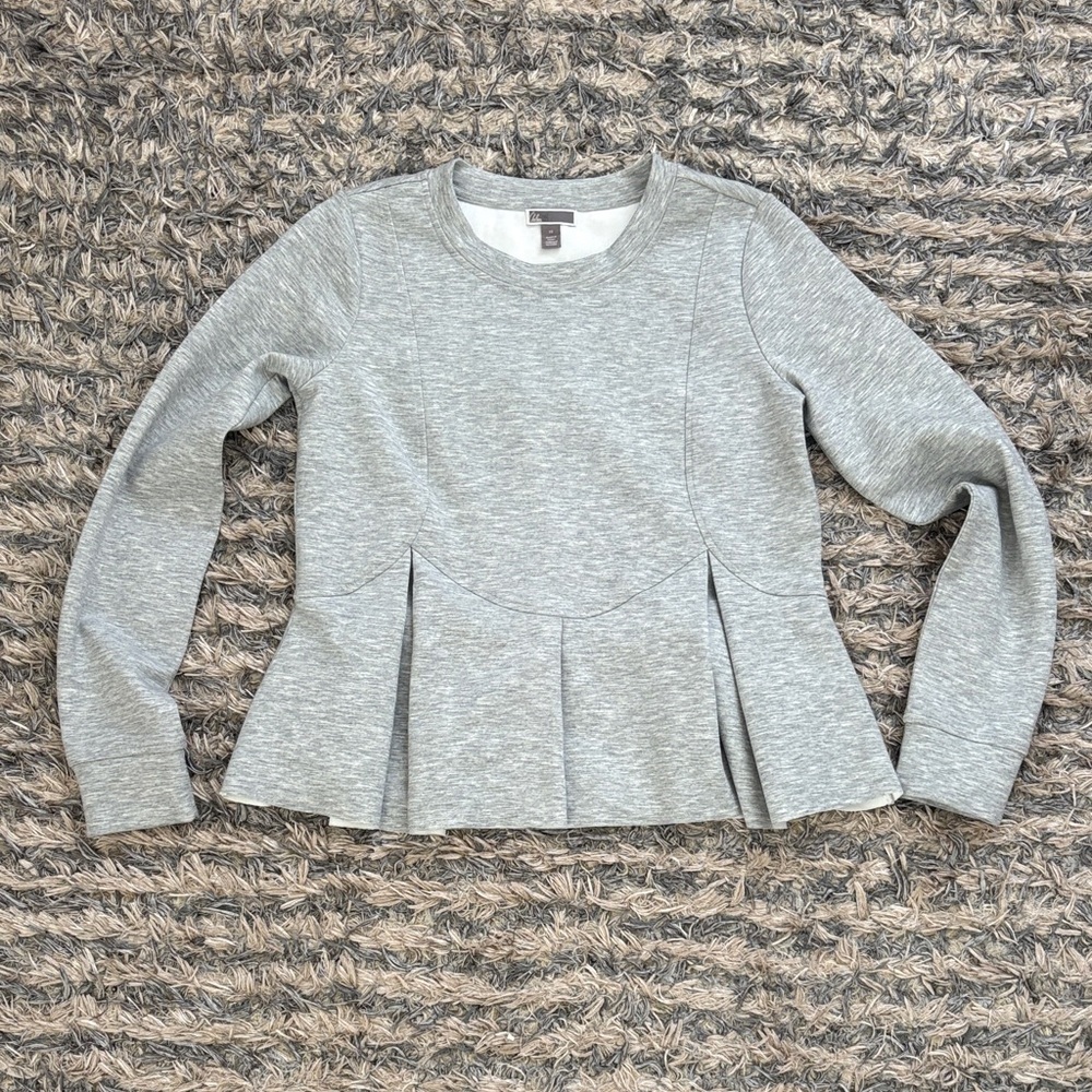 NWOT! Chelsea28 Gray Peplum Top, size XS